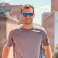 Непоправим романтик! Григор Димитров пълни хотелските стаи с червени рози!