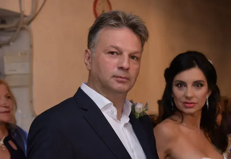 Ники Дойнов и жена му  се запознали във фейсбук