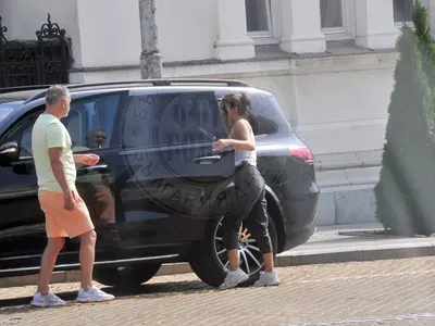 Николета Лозанова подкара чудовище! (Папарашко фото)