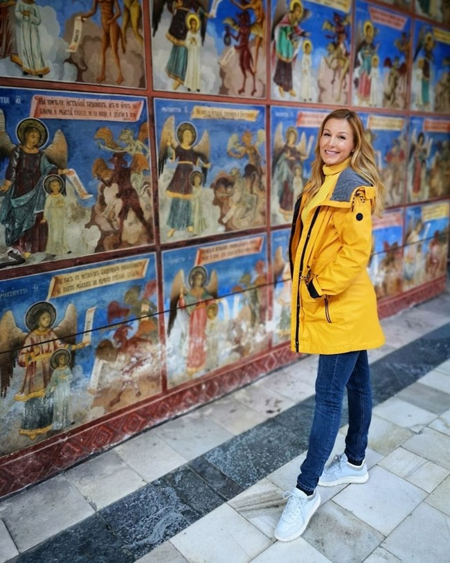 Николета Маданска се моли за бебето в Рилския манастир