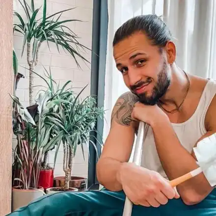 Папи Ханс без срам по гащи