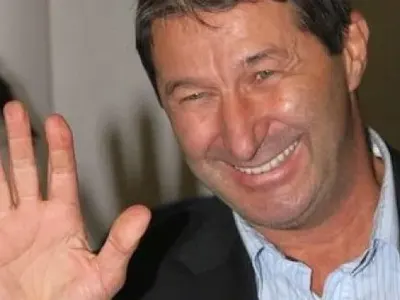 Погребаха Каролев  в затворен ковчег (Oтслабнал драстично, докато лежал в болница)