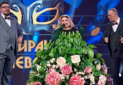 Познаха Рени  в Букета от  „Маскираният певец”