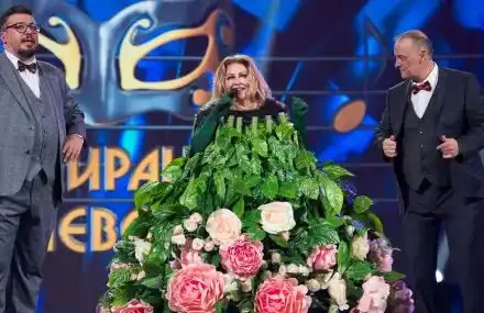 Познаха Рени  в Букета от  „Маскираният певец”