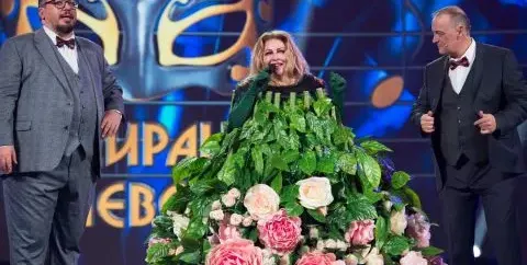 Познаха Рени  в Букета от  „Маскираният певец”
