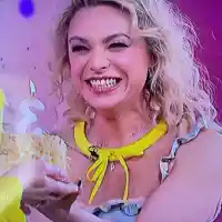 Рая Пеева виси  по кръчми още  от 10-годишна