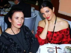 Райна посвети песен на покойната си майка
