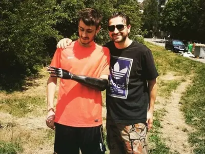 Синът на Карамански  загуби лявата си ръка  в адска катастрофа  в Нидерландия