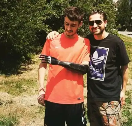 Синът на Карамански  загуби лявата си ръка  в адска катастрофа  в Нидерландия