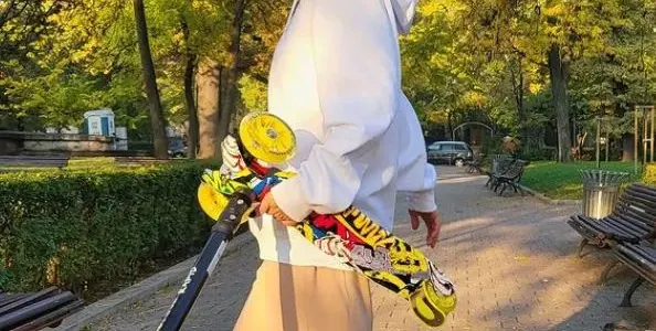 Славена Вътова се вдетини на тротинетка