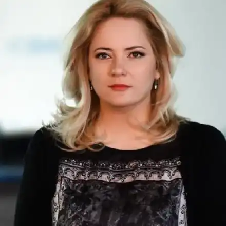 След 12 години връзка: Лора Крумова вдига сватба