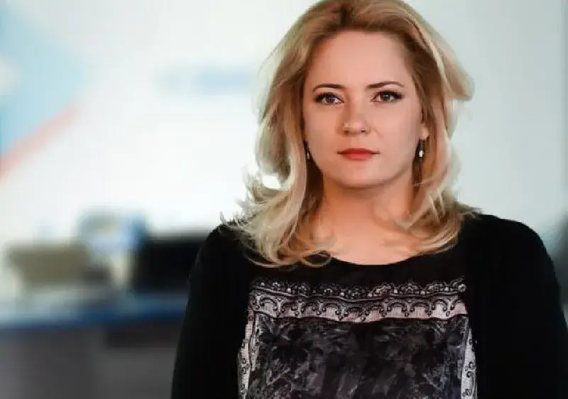 След 12 години връзка: Лора Крумова вдига сватба