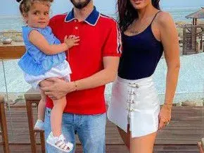 Татко за пример! Криско учи щерка си на английски