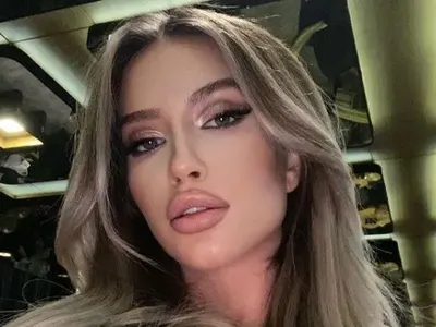 Тита като Ники Минаж! Вижте огромните й дадености