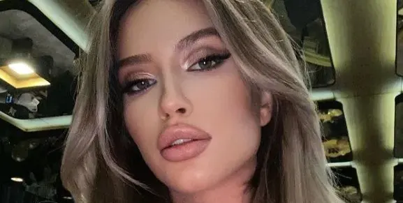 Тита като Ники Минаж! Вижте огромните й дадености