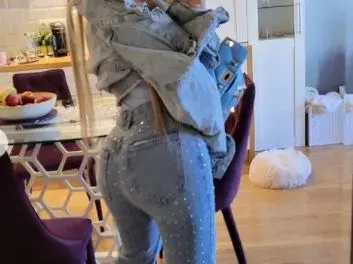 Тита като Ники Минаж! Вижте огромните й дадености