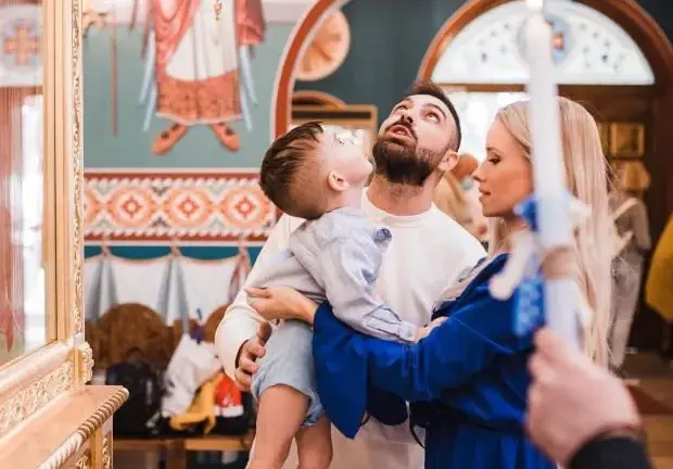 Тото от „СкандаУ“ кръсти сина си