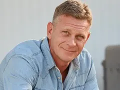 Вергов снима голи жени във Виена