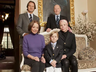 Вижте порасналия внук на Симеон (Синът на княгиня Калина Симеон-Хасан вече учи в Американския колеж)