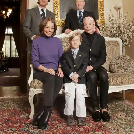 Вижте порасналия внук на Симеон (Синът на княгиня Калина Симеон-Хасан вече учи в Американския колеж)