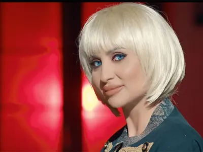 Вижте Софи Маринова като блондинка