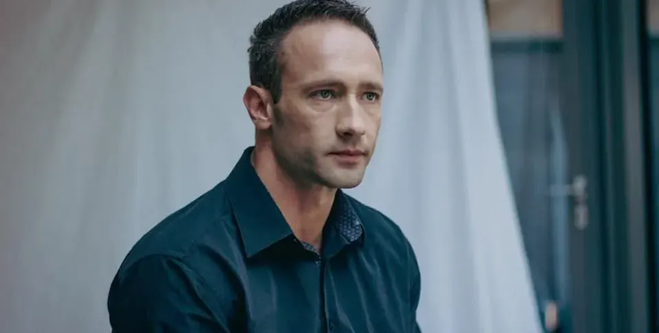 Внимание! Фалшив Дарин Ангелов обикаля нета! Актьорът пропищя от измамници