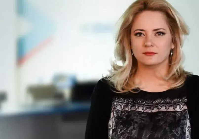 След 12 години връзка: Лора Крумова вдига сватба