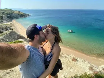 Александра Жекова с таен годеж в църква