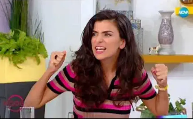 Андреа Банда Банда уволнена, защото искала повече пари