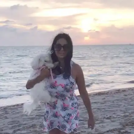 Анита Мейзер си кастрира кутрето! Разхожда го с раница