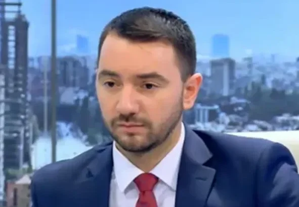 Антон Хекимян обърна гръб на родителите си