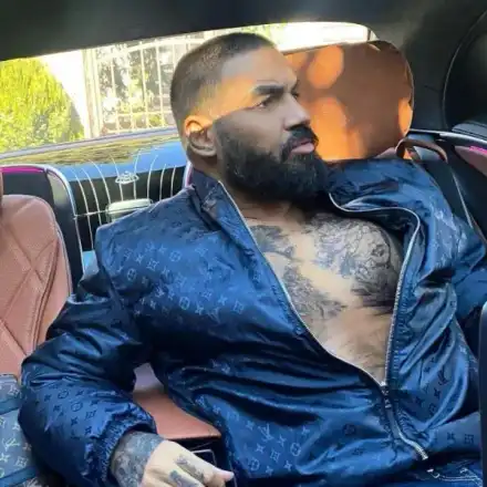 Азис си надраска и лицето! (Вижте новия му татус ТУК)