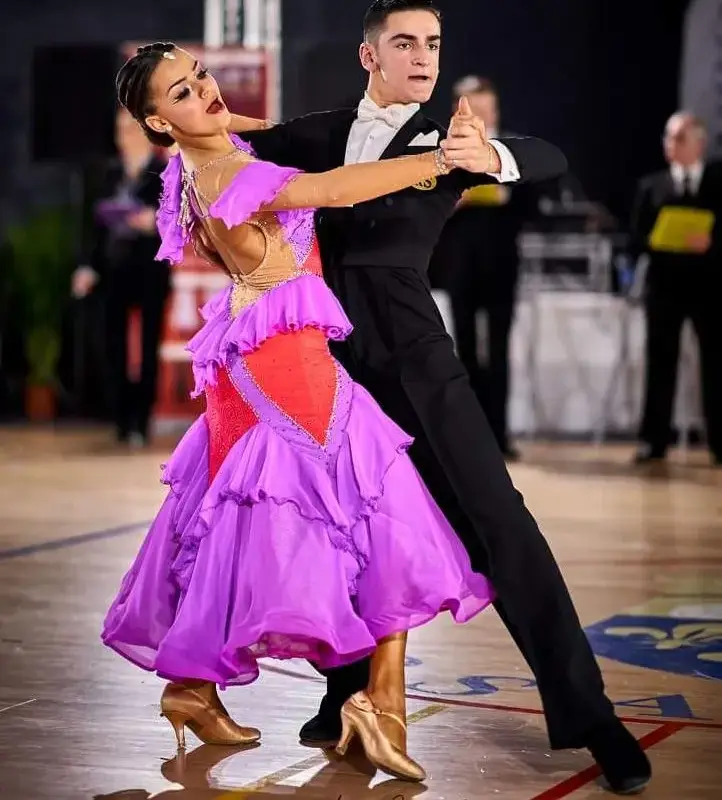 Българката Михаела Антонова е 12 пъти шампион на Франция по спортни танци! Едва на 18 тя мечтае да покори света