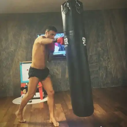 Берба си излива яда върху боксова круша! Бори гняв и разочарование