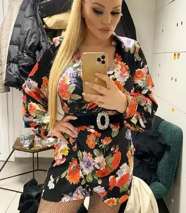 Деси Слава заголи бюст при Рачков (Снимка)