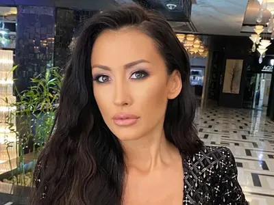 Джена слиза от сцената!