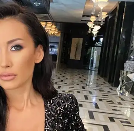 Джена слиза от сцената!