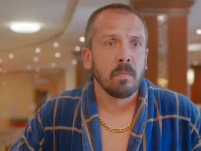 Емил от „Ол инклузив”  щял да става оперен певец, световноизвестен писател му изпрал гащите