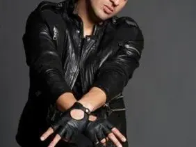 Фолк певецът Илиян остана само по… ПОЛА! (Фото в галерия)