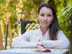 Галя Щърбева  гледа домати,  тиквички и картофи