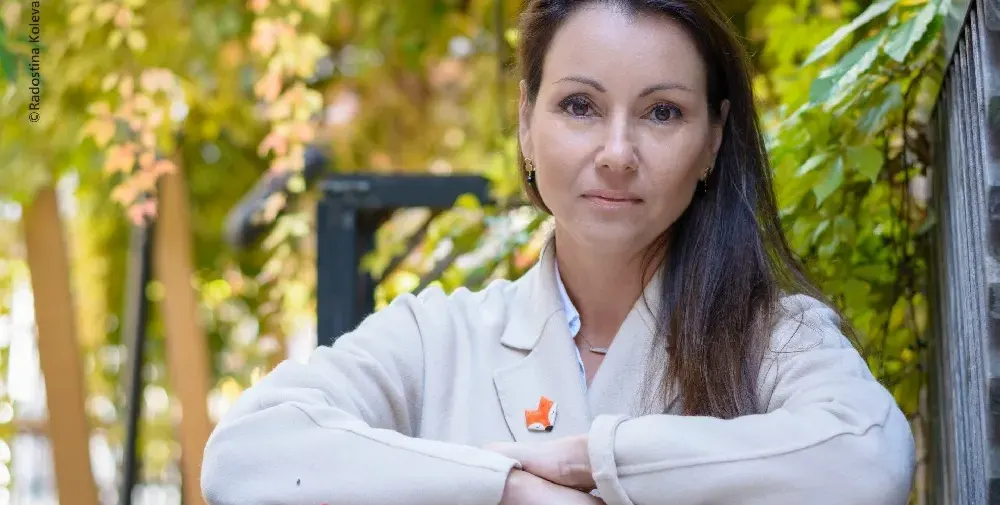 Галя Щърбева  гледа домати,  тиквички и картофи