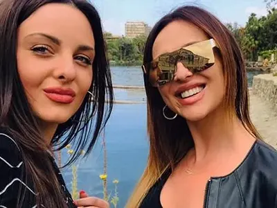 Глория вдъхва кураж на дъщеря си