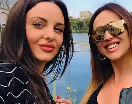 Глория вдъхва кураж на дъщеря си