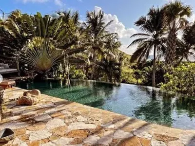 Гришо играе с милиардера Ричард Брансън! Богаташът го покани на частния му екзотичен остров (СНИМКИ)