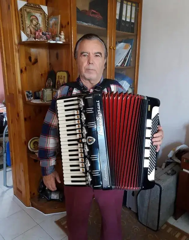 Хисарския поп: Много ме боли, но отложих операцията, нямам пари