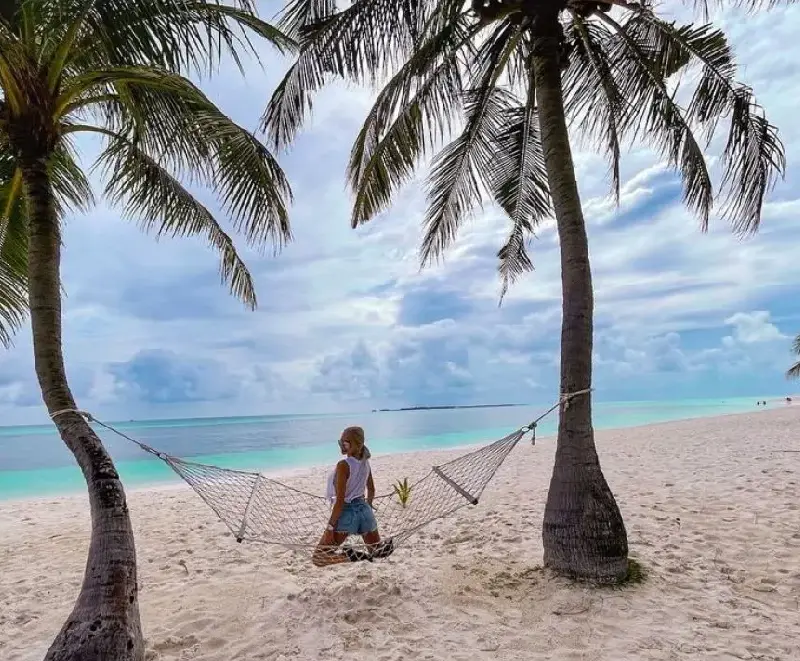 Жанета Осипова се снима на Малдивите с огромен… орех! (ФОТО)