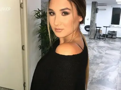 Красивата сестра  на Ники М. влиза в политиката (Снимки)