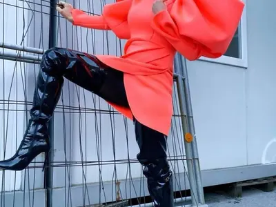 Лорд Евгени Минчев пусна гилотината: Буфани, „шанели“ и пластмаса при Софка, Поли с оранжев „полиген“, като от чистотата и  още +СНИМКИ