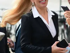 Луна: Аз съм  смела, красива, шармантна и умна, а Слави - непораснало хлапе, не ми е конкурент!
