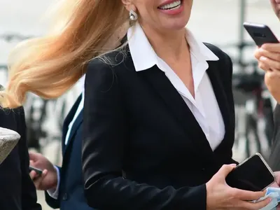 Луна: Аз съм  смела, красива, шармантна и умна, а Слави - непораснало хлапе, не ми е конкурент!